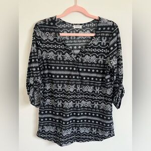 Ardene Black and White Graphic Blouse with V-Neck and 3/4 Sleeves